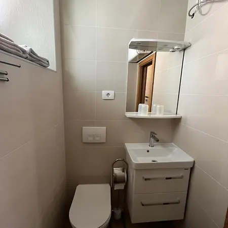 Feliza Apartment *